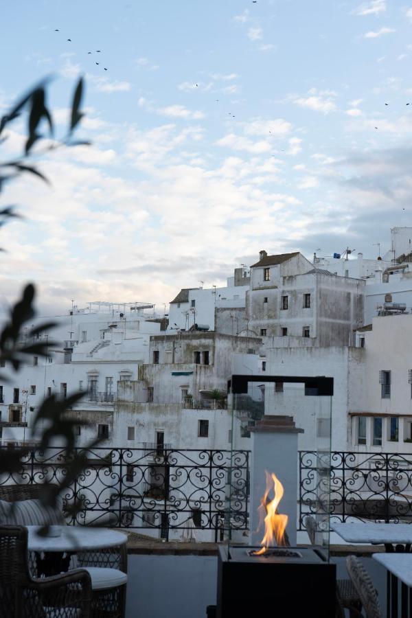 Hotel Plaza 18 - Grupo Califa Vejer de la Frontera Exteriör bild